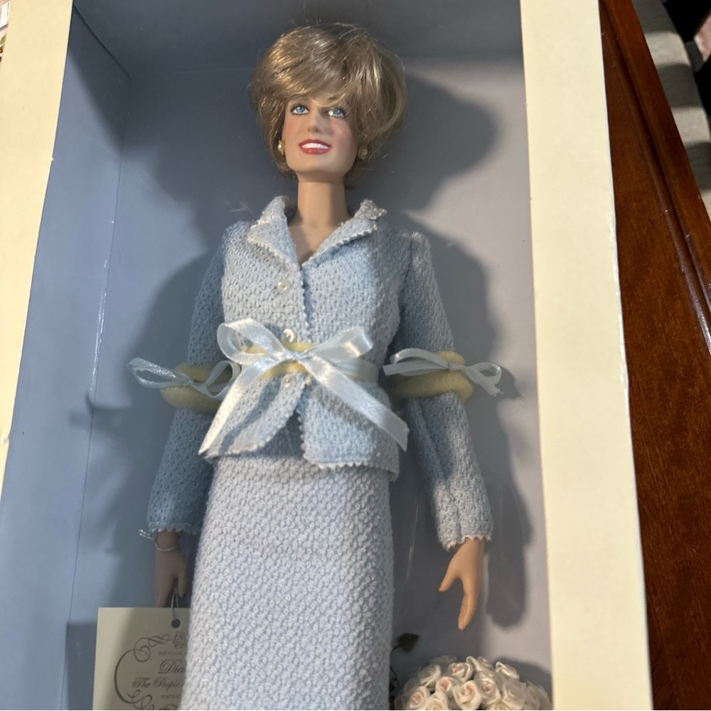 Franklin Mint Rare Princess Diana royalty collection.